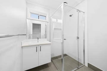 Three Bedroom Superior Cabin - Bathroom